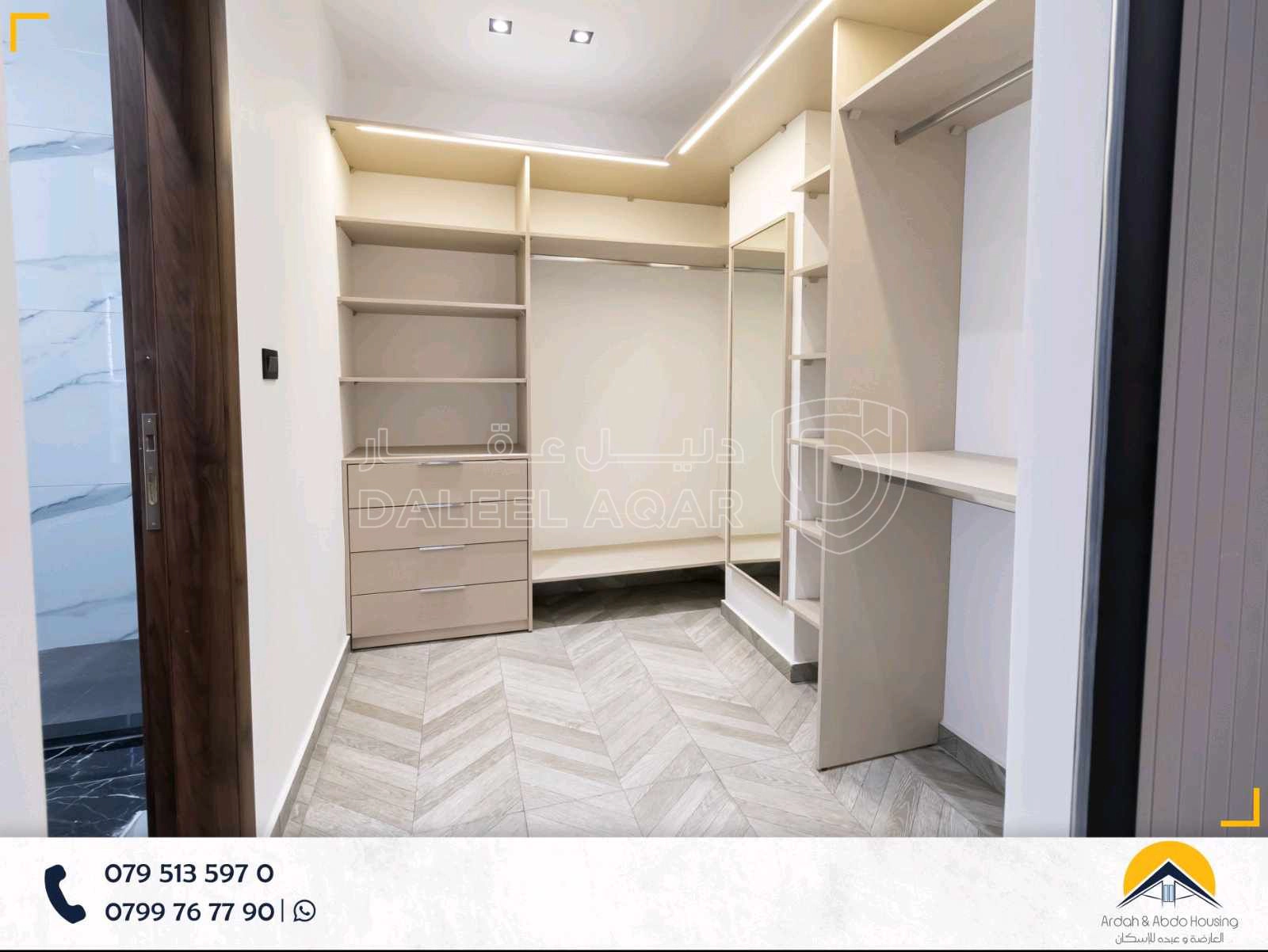 شقة في شقة شبه ارضي مساحة 177م مع ترس 50م  - 100,000 دأ - صورة 1