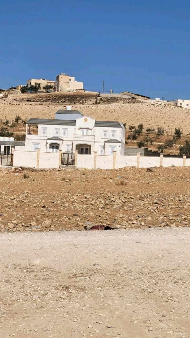 أرض في عمان سحاب الحي الشرقي - 24,000 دأ - صورة 1