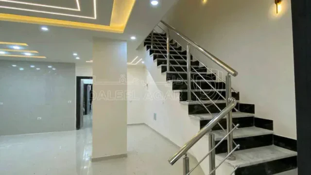 شقة - اربد دار صحارى باتجاه قصر العوادين - 67000 دأ