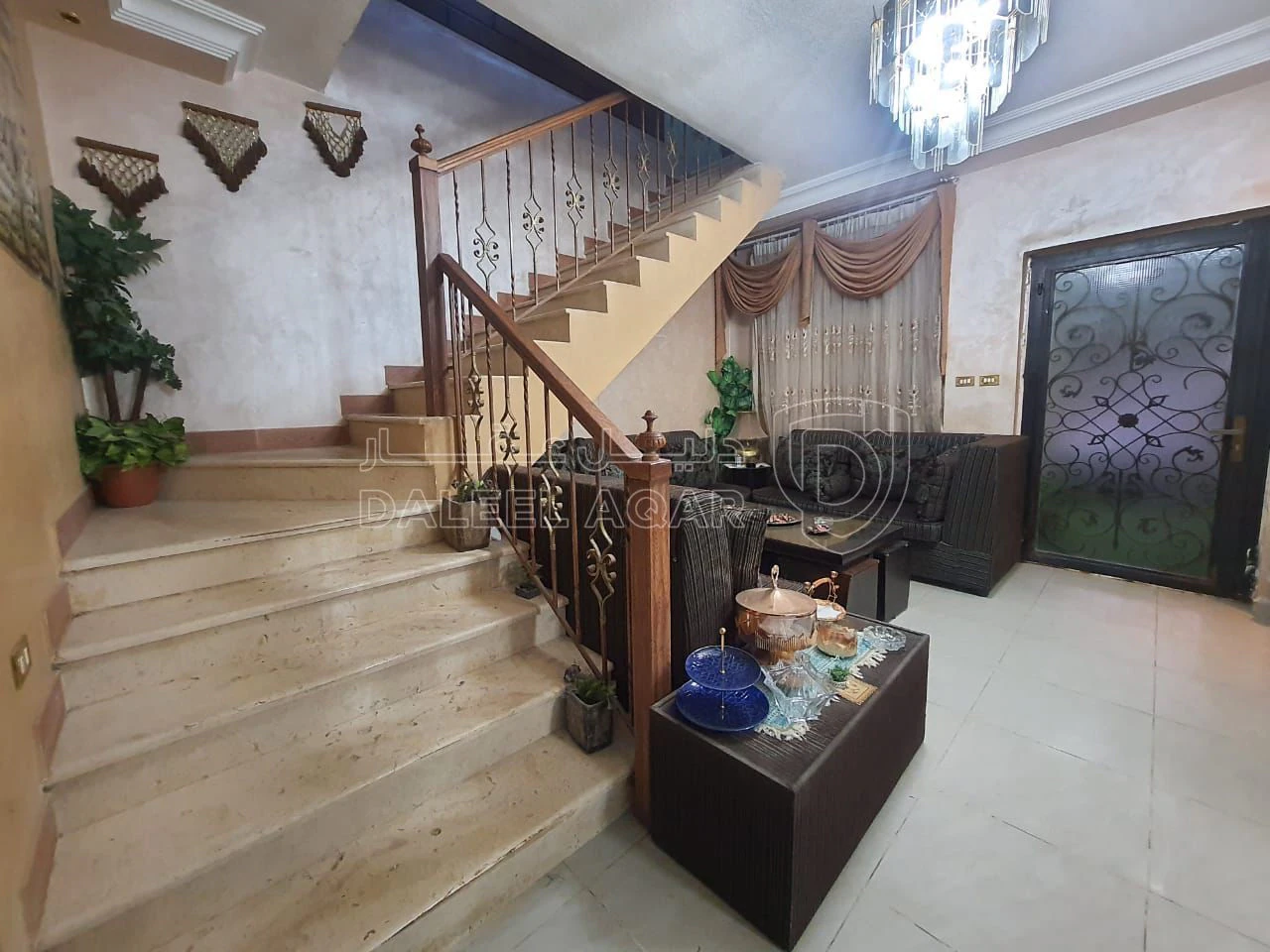 فيلا/منزل في عمارة للبيع بناء خاص تصلح للاستثمار والسكن العائلي - 340,000 دأ - صورة 1