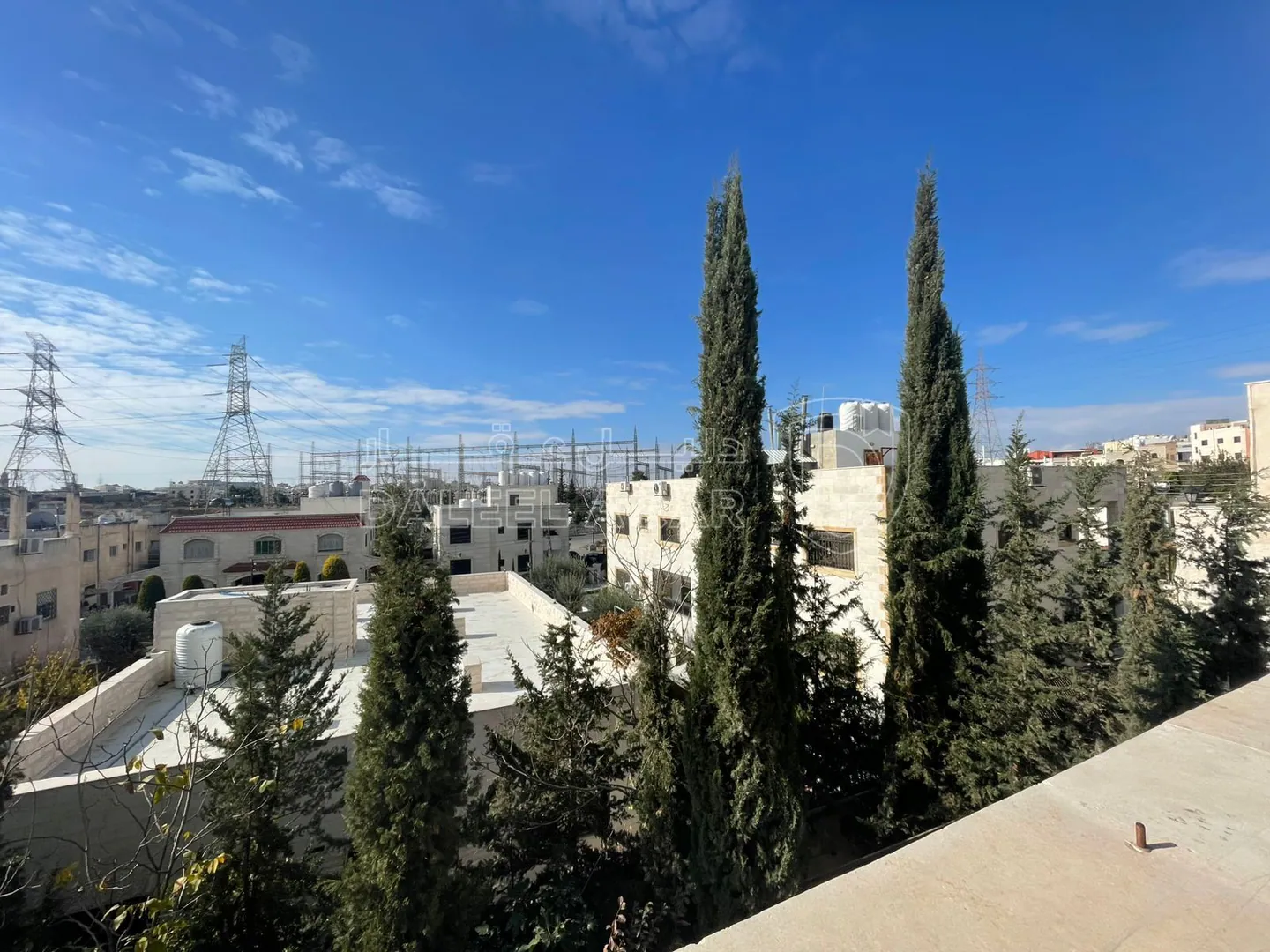 فيلا/منزل في عمارة للبيع بناء خاص تصلح للاستثمار والسكن العائلي - 340,000 دأ - صورة 1