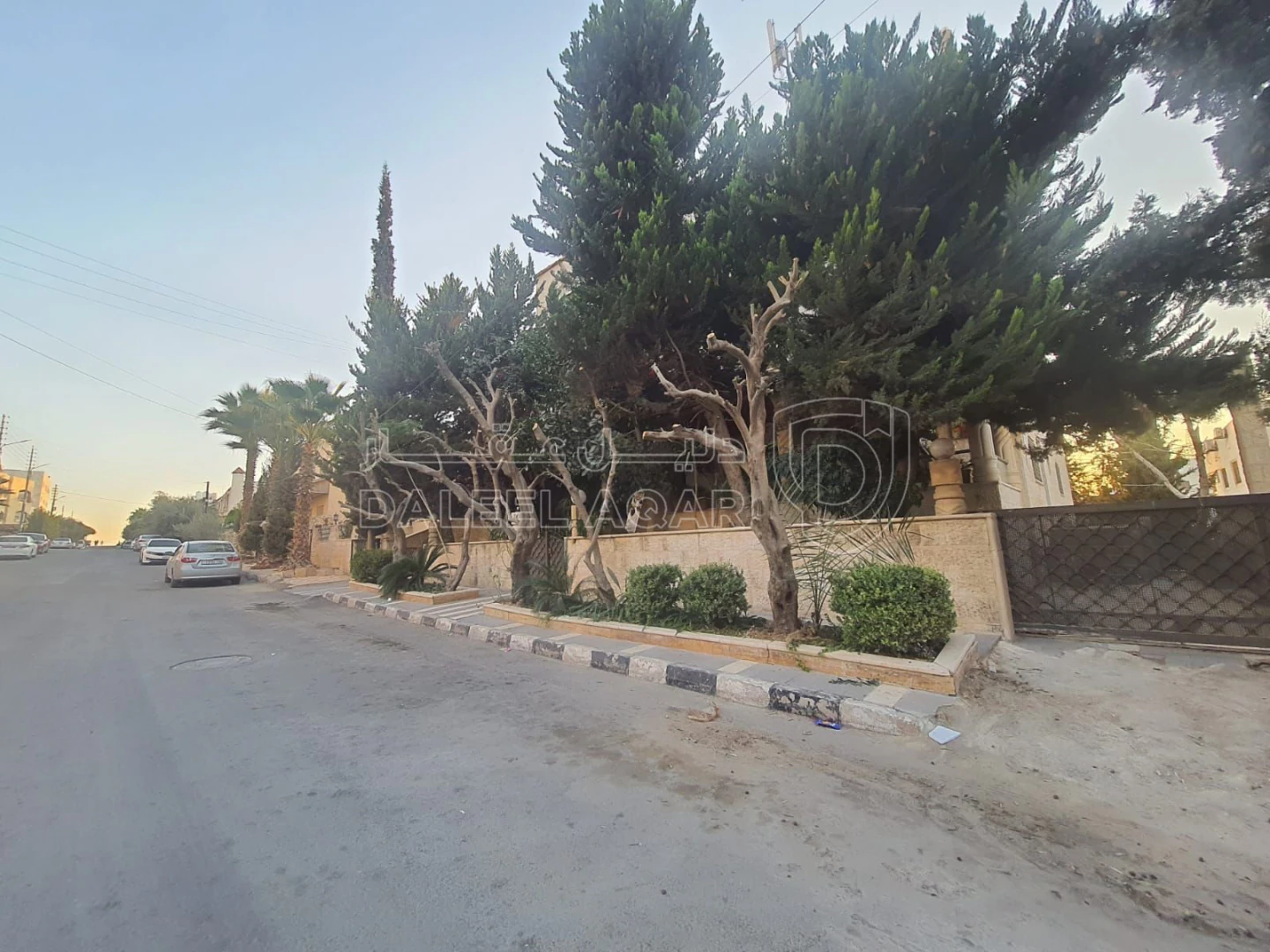 فيلا/منزل في عمارة للبيع بناء خاص تصلح للاستثمار والسكن العائلي - 340,000 دأ - صورة 1