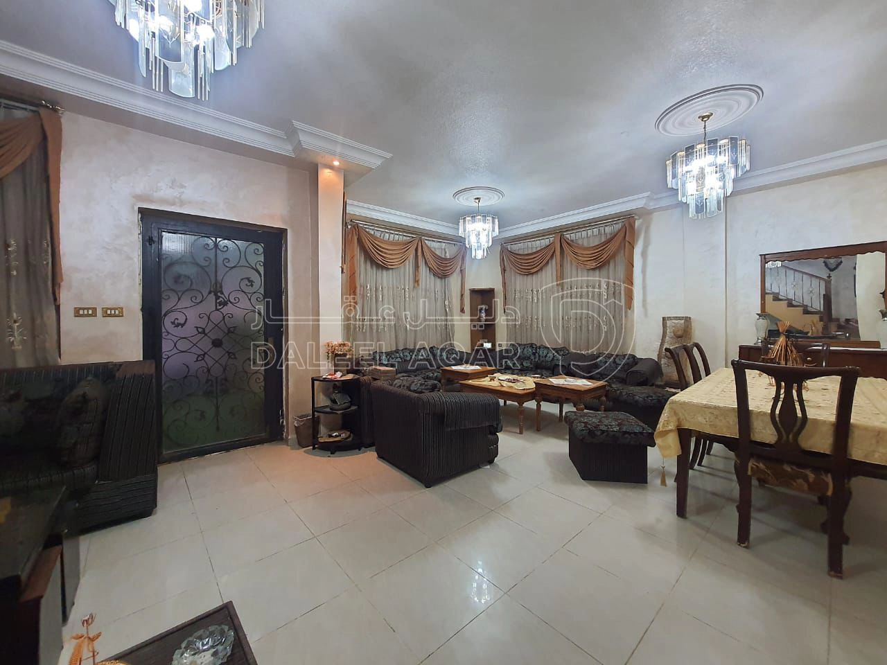 فيلا/منزل في عمارة للبيع بناء خاص تصلح للاستثمار والسكن العائلي - 340,000 دأ - صورة 1