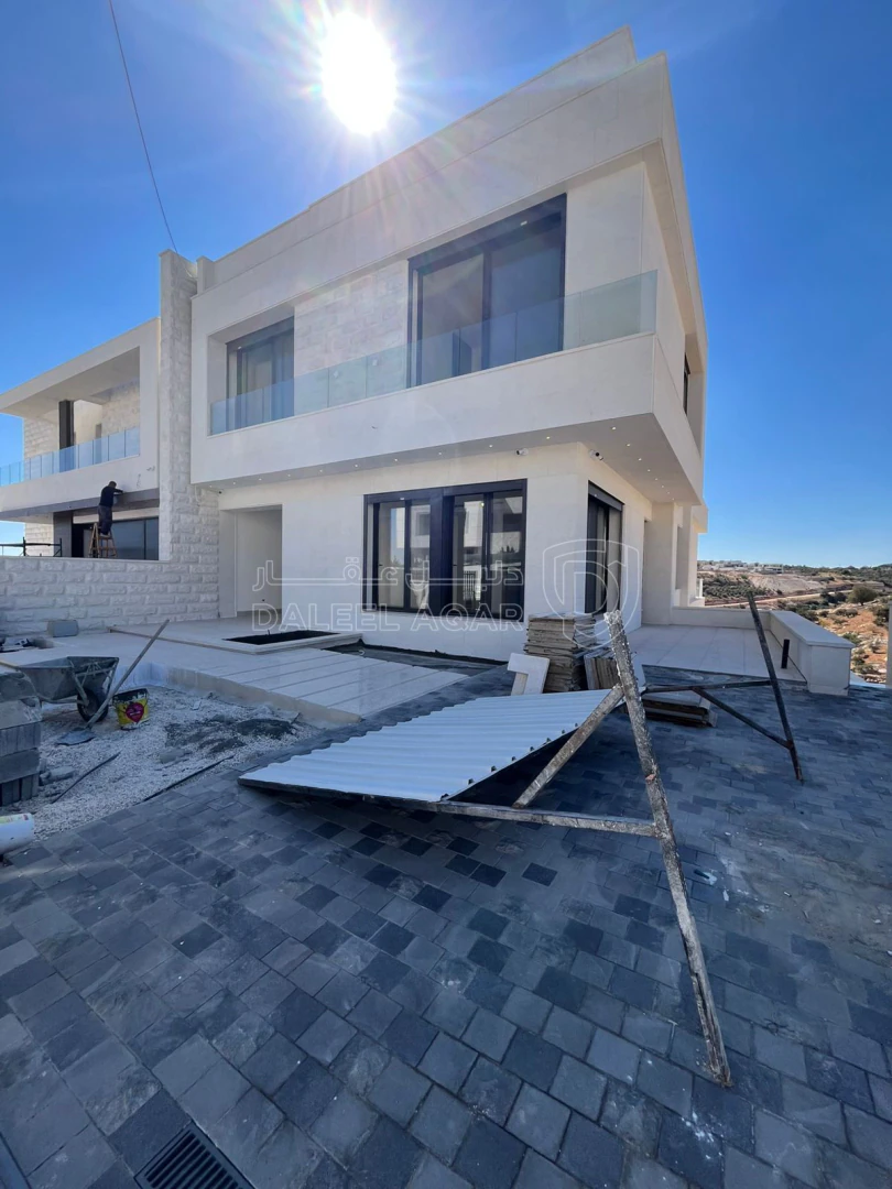 فيلا/منزل في فيلا في دابوق لقطة من المالك تشطيب ملوكي - 770,000 دأ - صورة 1