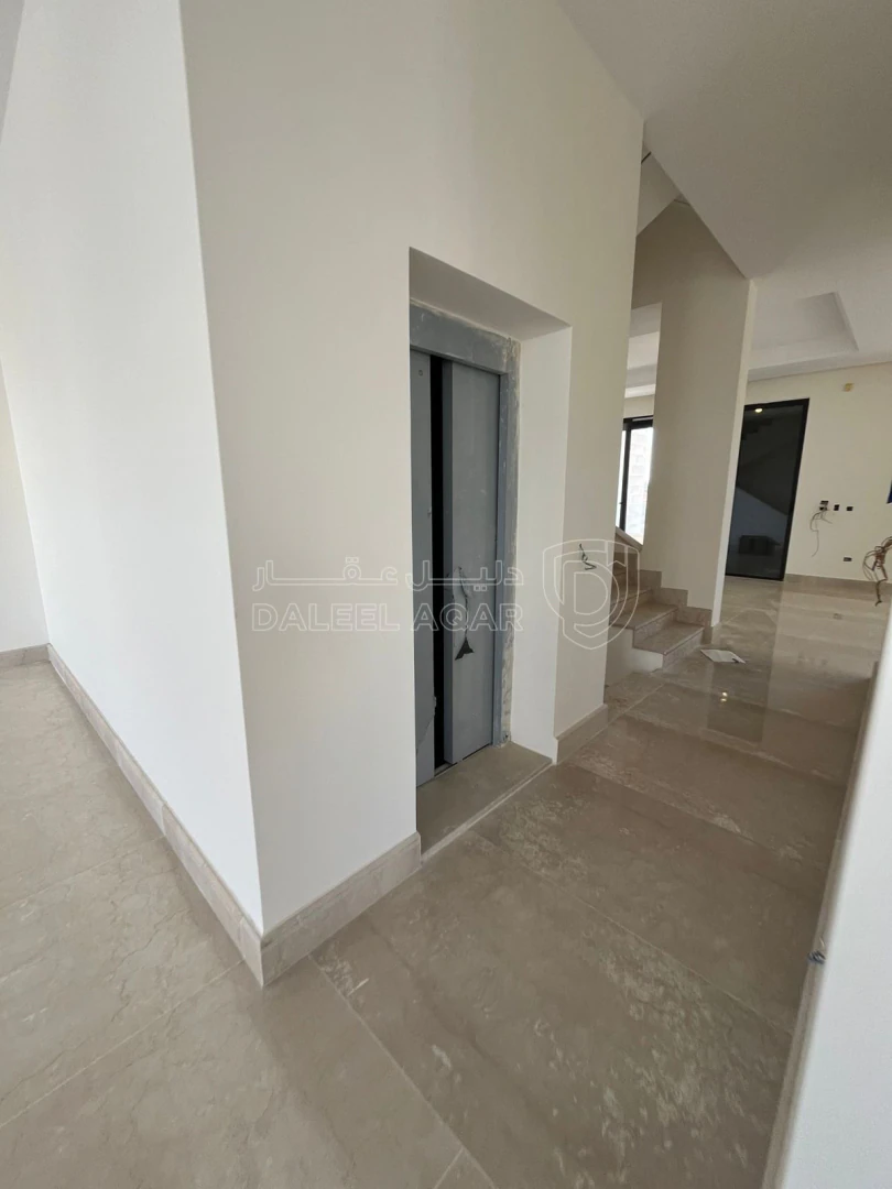 فيلا/منزل في فيلا في دابوق لقطة من المالك تشطيب ملوكي - 770,000 دأ - صورة 1