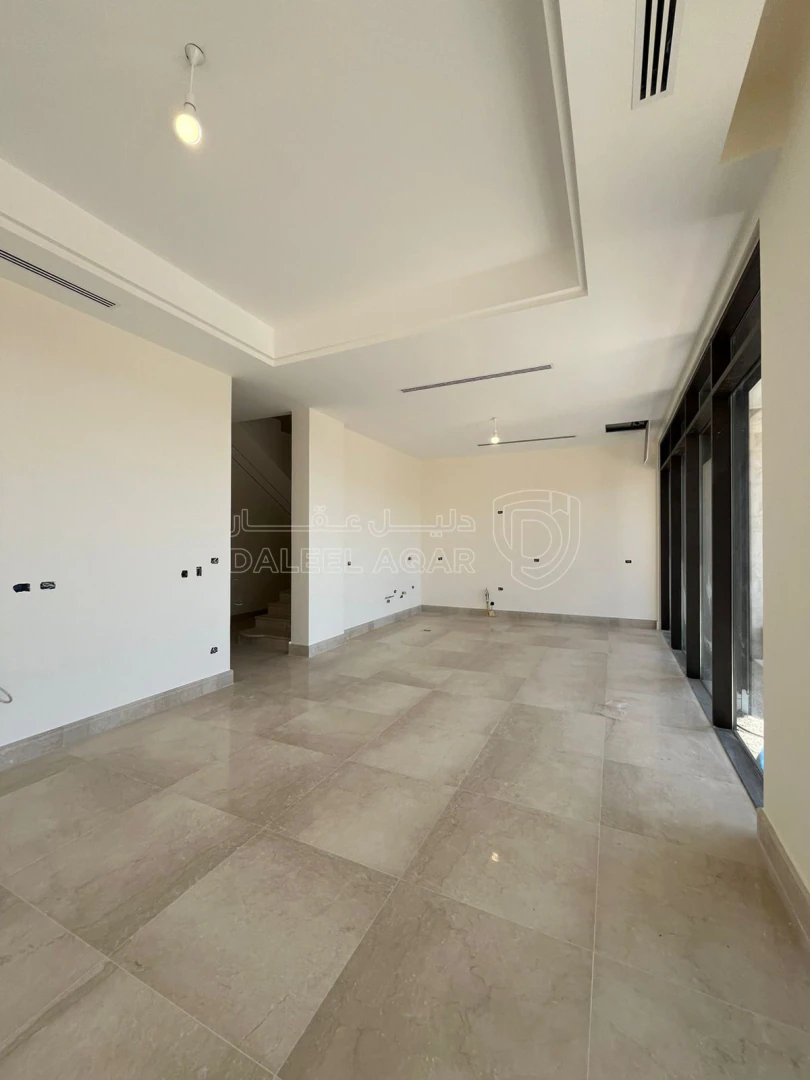 فيلا/منزل في فيلا في دابوق لقطة من المالك تشطيب ملوكي - 770,000 دأ - صورة 1