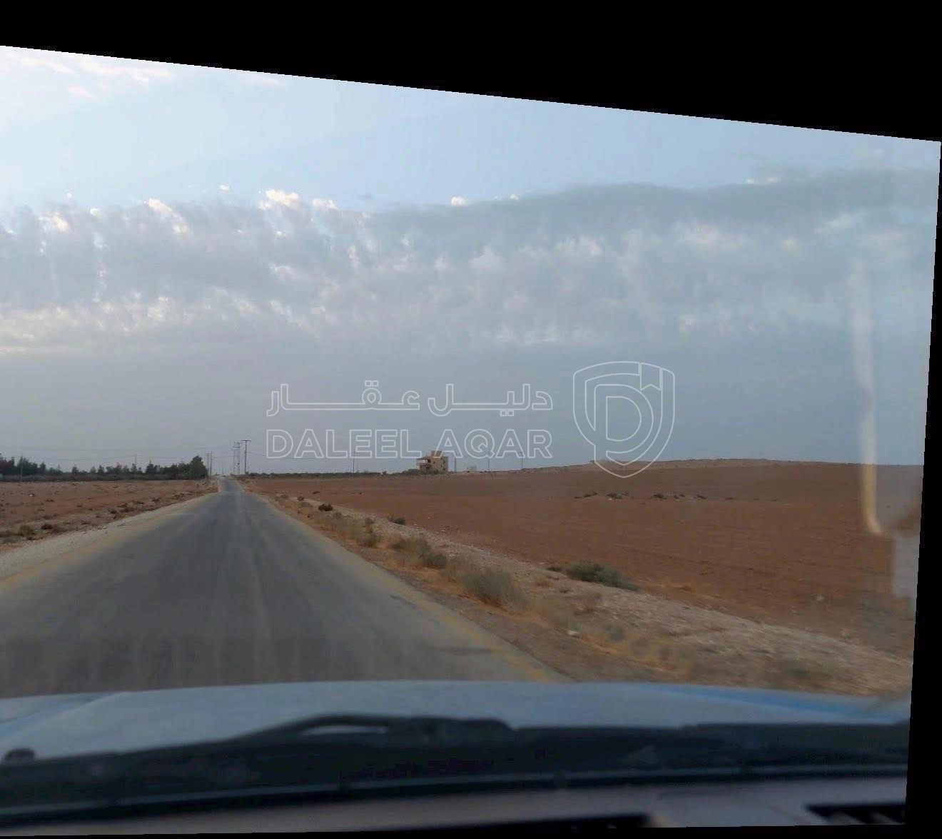 أرض في اراضي بموقع حيوي واستثماري بأطلالة عل ابراج السادس - 350,000 دأ - صورة 1
