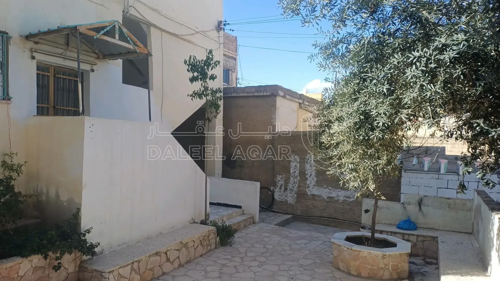 شقة في الزرقاء -شقتين متلاصقات - 20,000 دأ - صورة 1