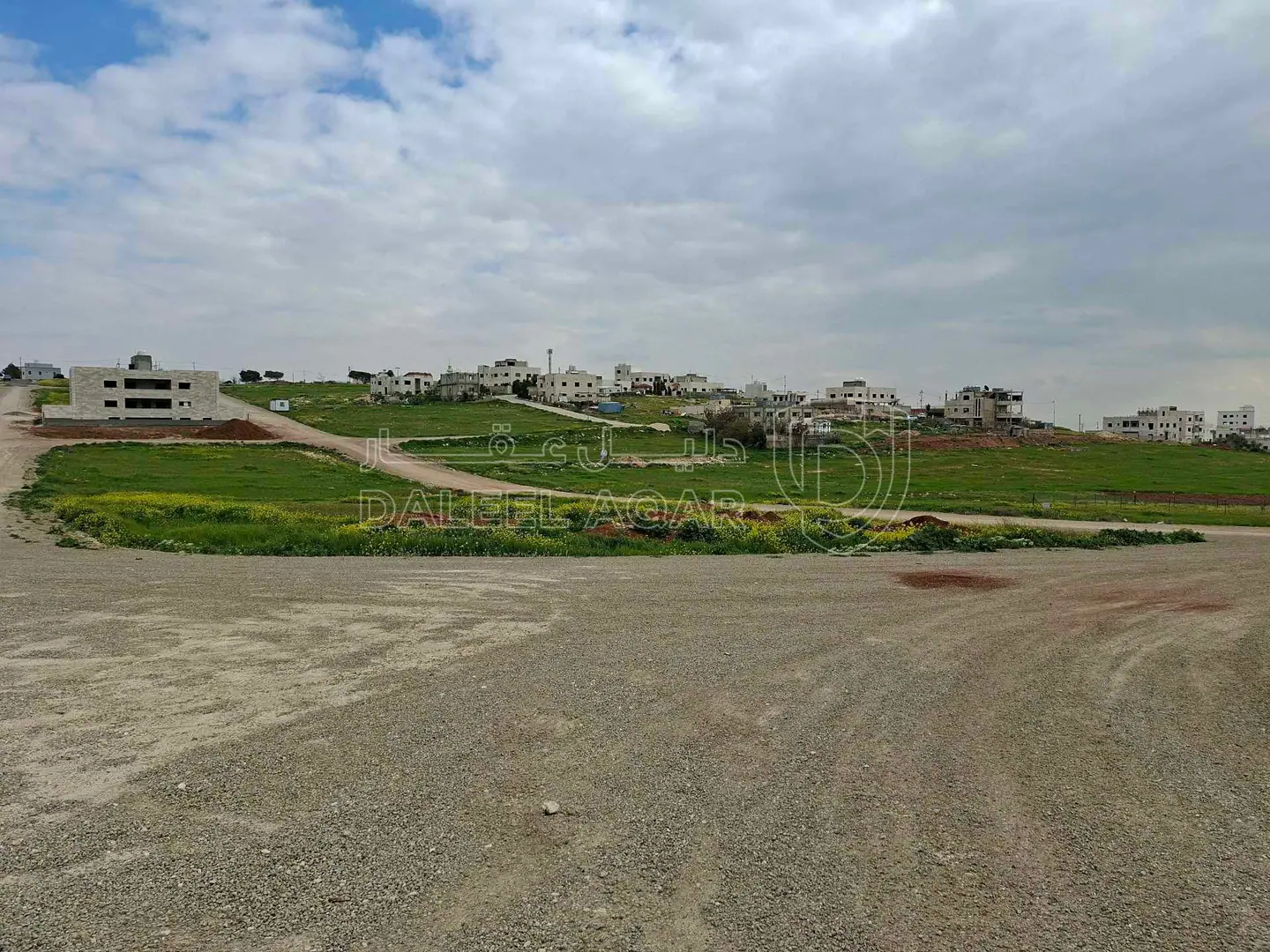 أرض في قرية سالم قرب السوق المركزي مشروع ربوة الريان ١ - 69,000 دأ - صورة 1