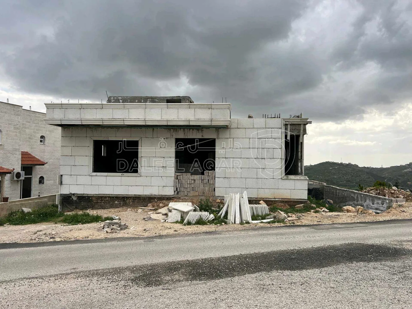 فيلا/منزل في منزل عظم للبيع ٤ واجهات حجر ارضي وتسوية - 150,000 دأ - صورة 1