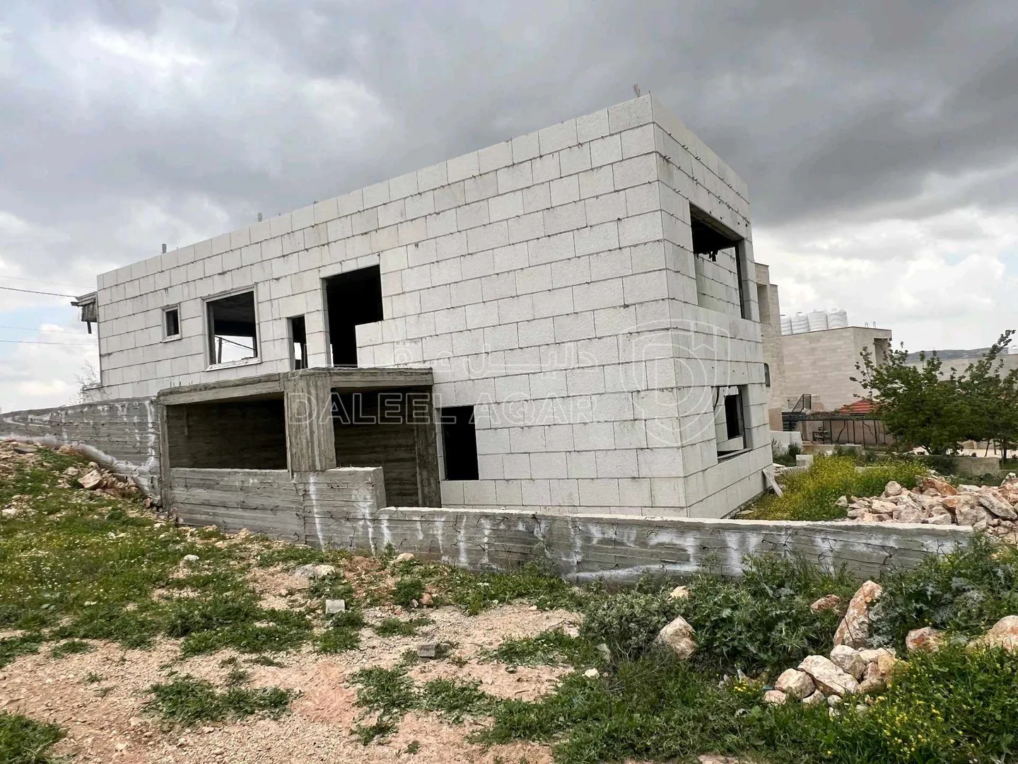 فيلا/منزل في منزل عظم للبيع ٤ واجهات حجر ارضي وتسوية - 150,000 دأ - صورة 1