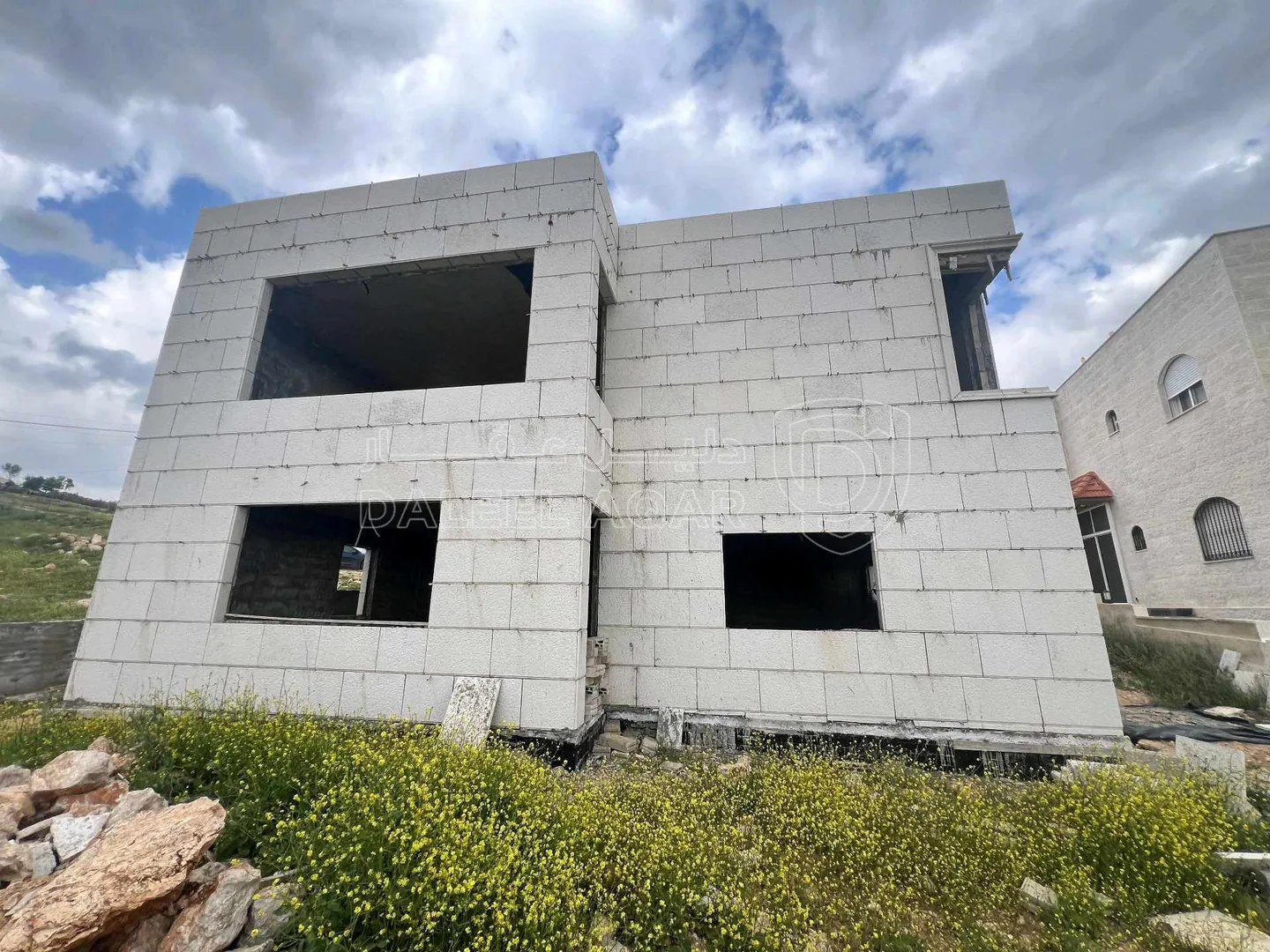 فيلا/منزل في منزل عظم للبيع ٤ واجهات حجر ارضي وتسوية - 150,000 دأ - صورة 1