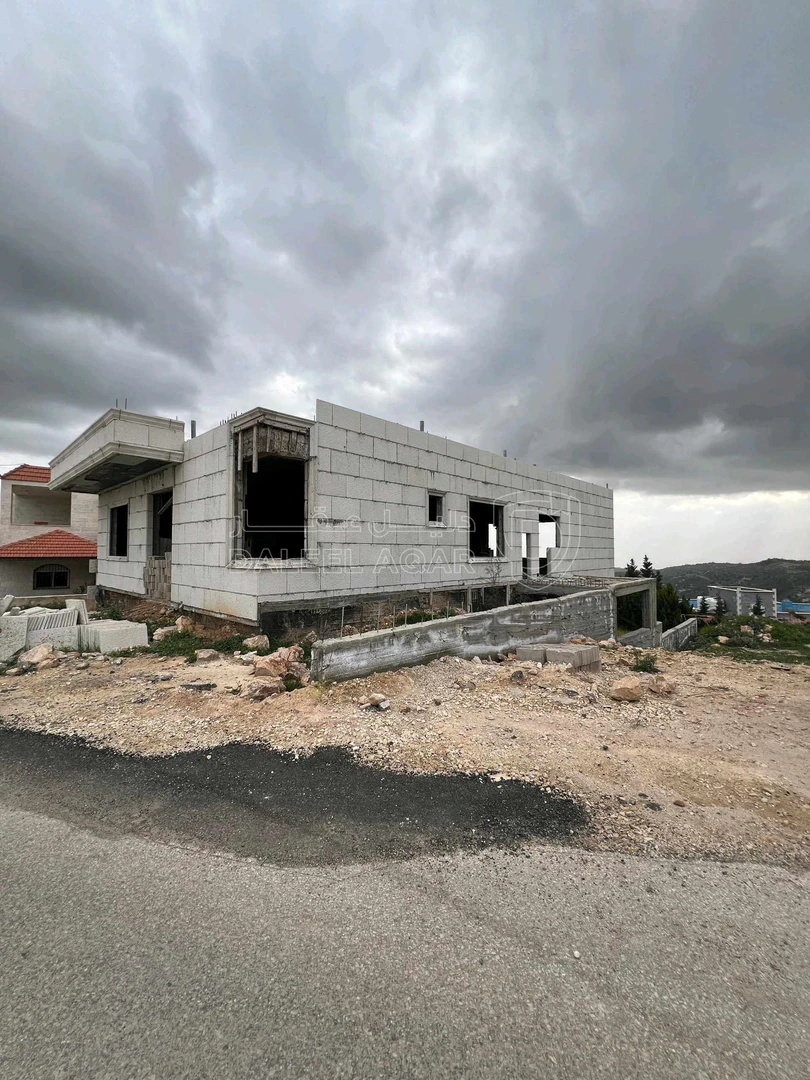 فيلا/منزل في منزل عظم للبيع ٤ واجهات حجر ارضي وتسوية - 150,000 دأ - صورة 1