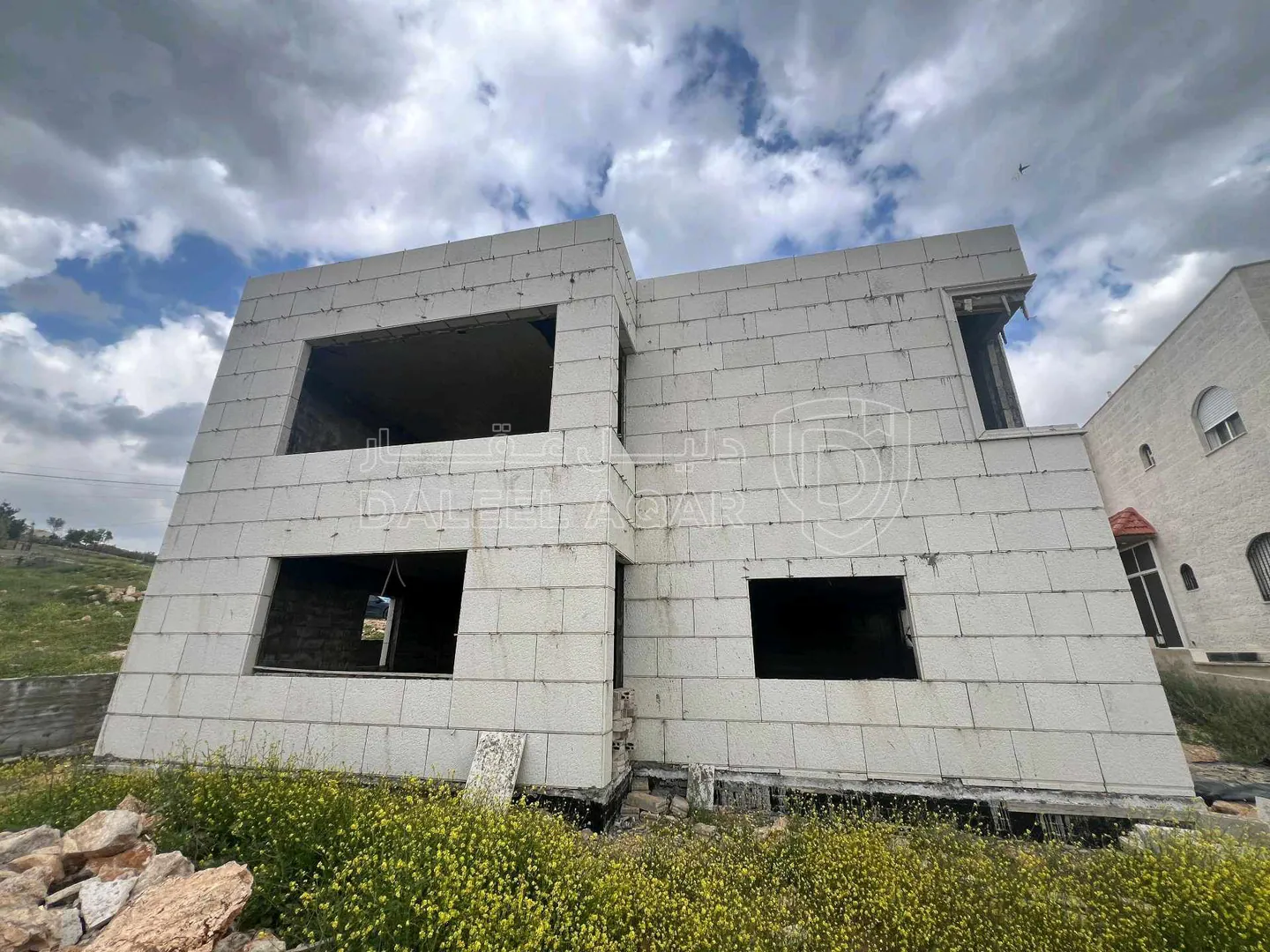 فيلا/منزل في منزل عظم للبيع ٤ واجهات حجر ارضي وتسوية - 150,000 دأ - صورة 1