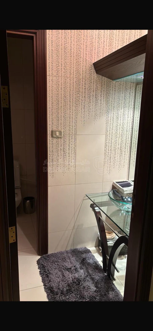 شقة في دير غبار شارع القبيلة - 165,000 دأ - صورة 1