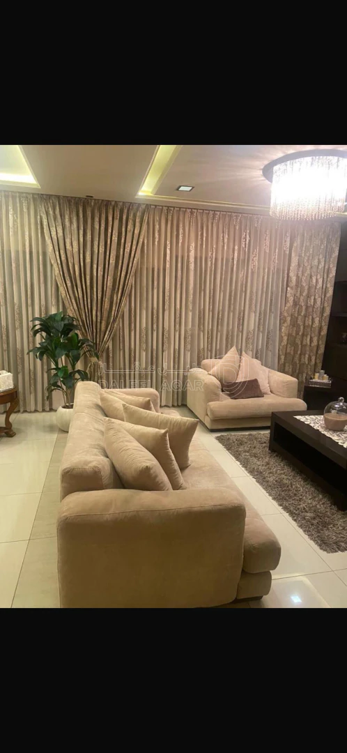 شقة في دير غبار شارع القبيلة - 165,000 دأ - صورة 1