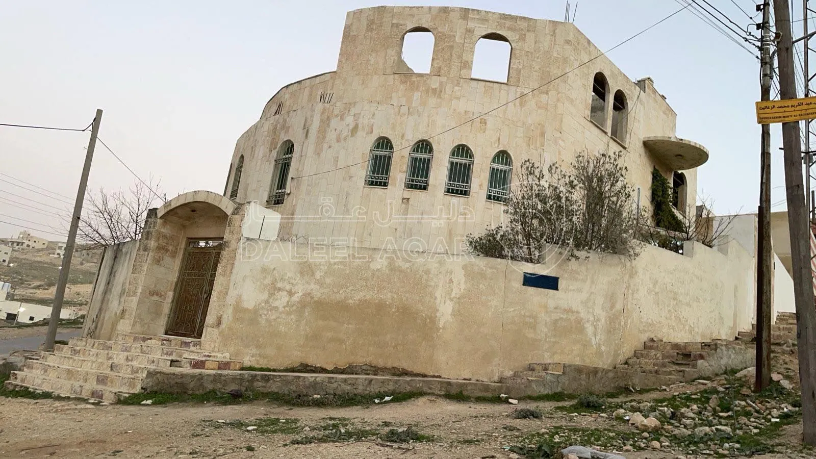 مبنى في عمان ماركا شارع الحزام خلف محكمة الشرطة منزل رقم١ - 140,000 دأ - صورة 1