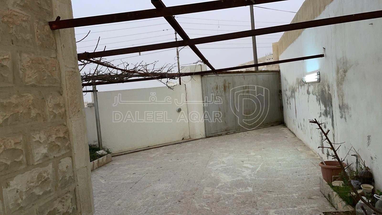 مبنى في عمان ماركا شارع الحزام خلف محكمة الشرطة منزل رقم١ - 140,000 دأ - صورة 1
