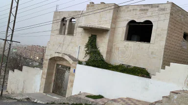 مبنى - عمان ماركا شارع الحزام خلف محكمة الشرطة منزل رقم١ - 140000 دأ