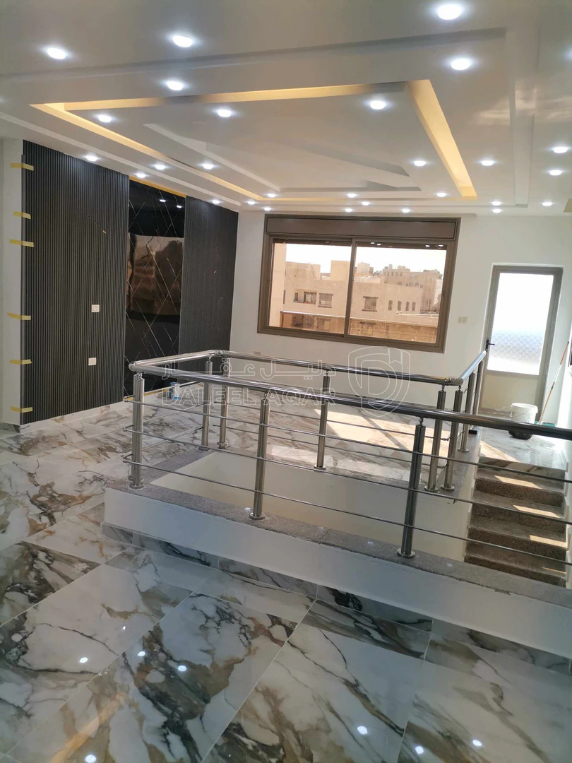 شقة في   جنوب كليه الطب لجامعه اليرموك خلف صيدلية الرازي  - 95,000 دأ - صورة 1