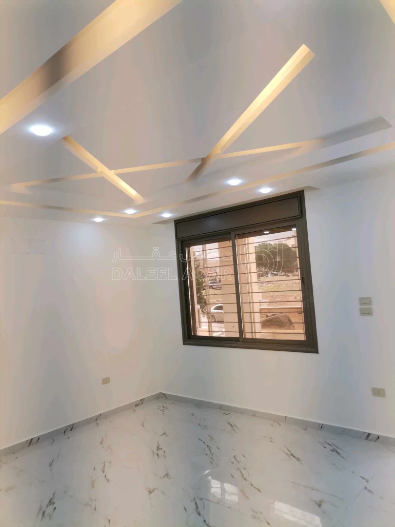 شقة في   جنوب كليه الطب لجامعه اليرموك خلف صيدلية الرازي  - 95,000 دأ - صورة 1