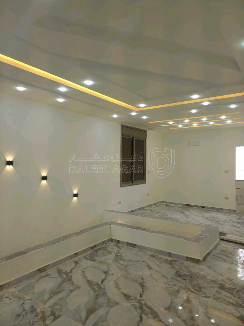 شقة في   جنوب كليه الطب لجامعه اليرموك خلف صيدلية الرازي  - 95,000 دأ - صورة 1