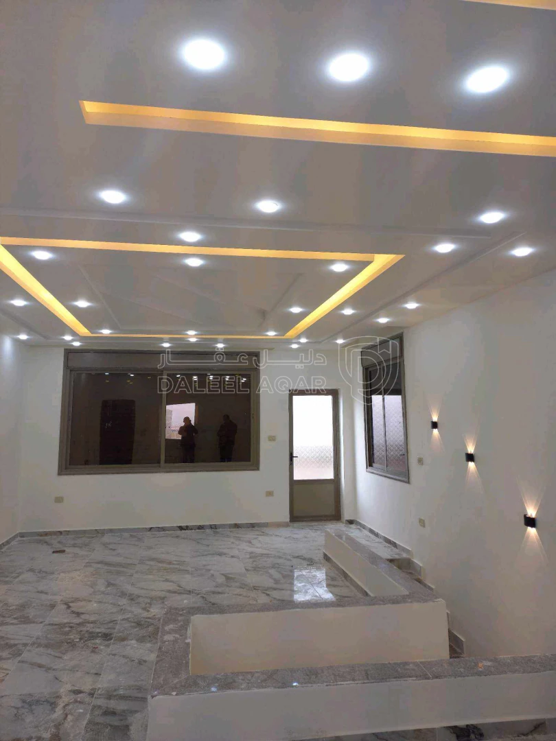 شقة في   جنوب كليه الطب لجامعه اليرموك خلف صيدلية الرازي  - 95,000 دأ - صورة 1