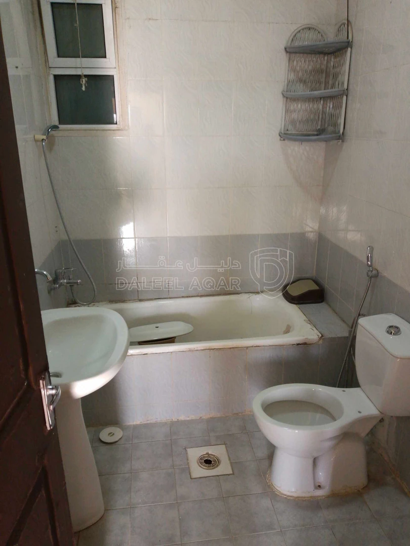 شقة في الهاشمي الشمالي مقابل بنك الاسلامي - 33,000 دأ - صورة 1