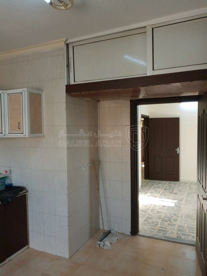 شقة في الهاشمي الشمالي مقابل بنك الاسلامي - 33,000 دأ - صورة 1