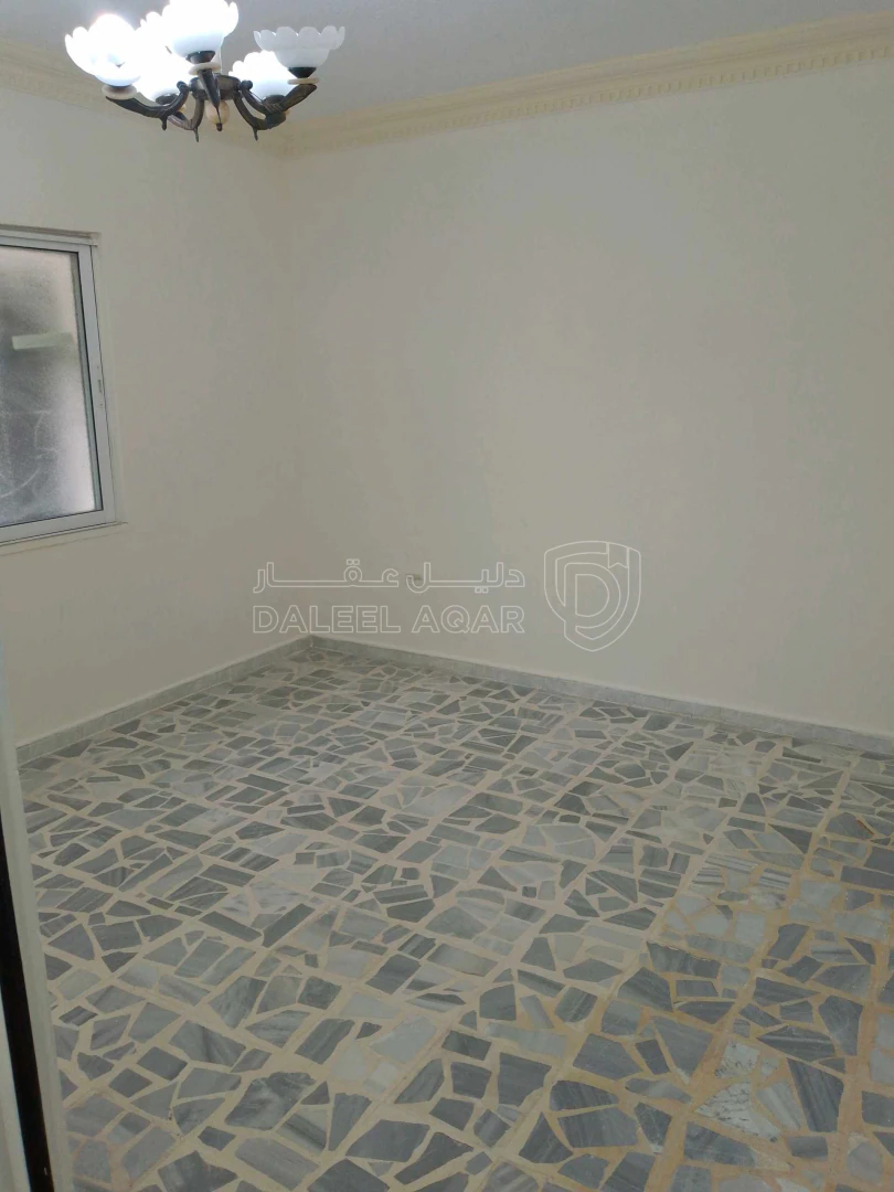 شقة في الهاشمي الشمالي مقابل بنك الاسلامي - 33,000 دأ - صورة 1