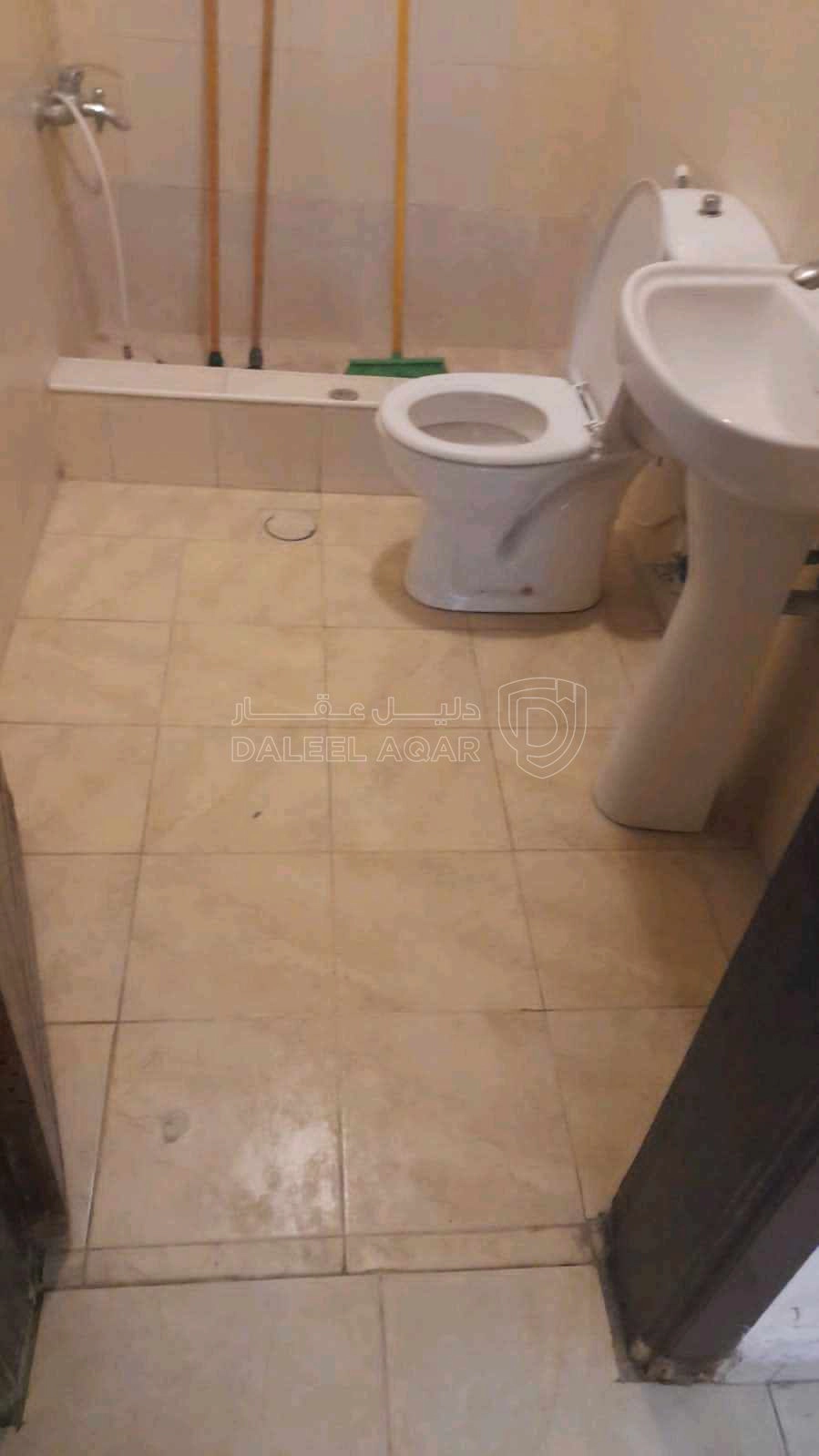 شقة في عمان شارع الاستقلال  - 54,000 دأ - صورة 1
