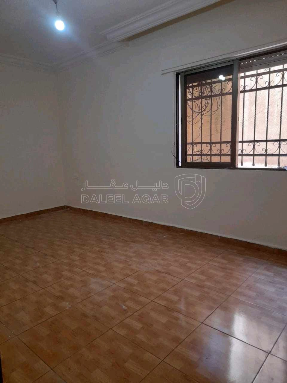 شقة في عمان شارع الاستقلال  - 54,000 دأ - صورة 1