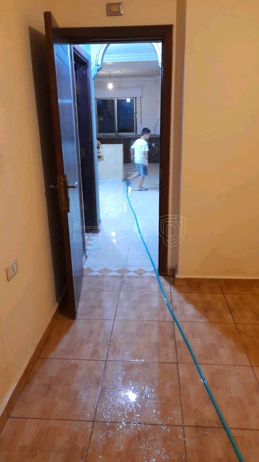 شقة في عمان شارع الاستقلال  - 54,000 دأ - صورة 1