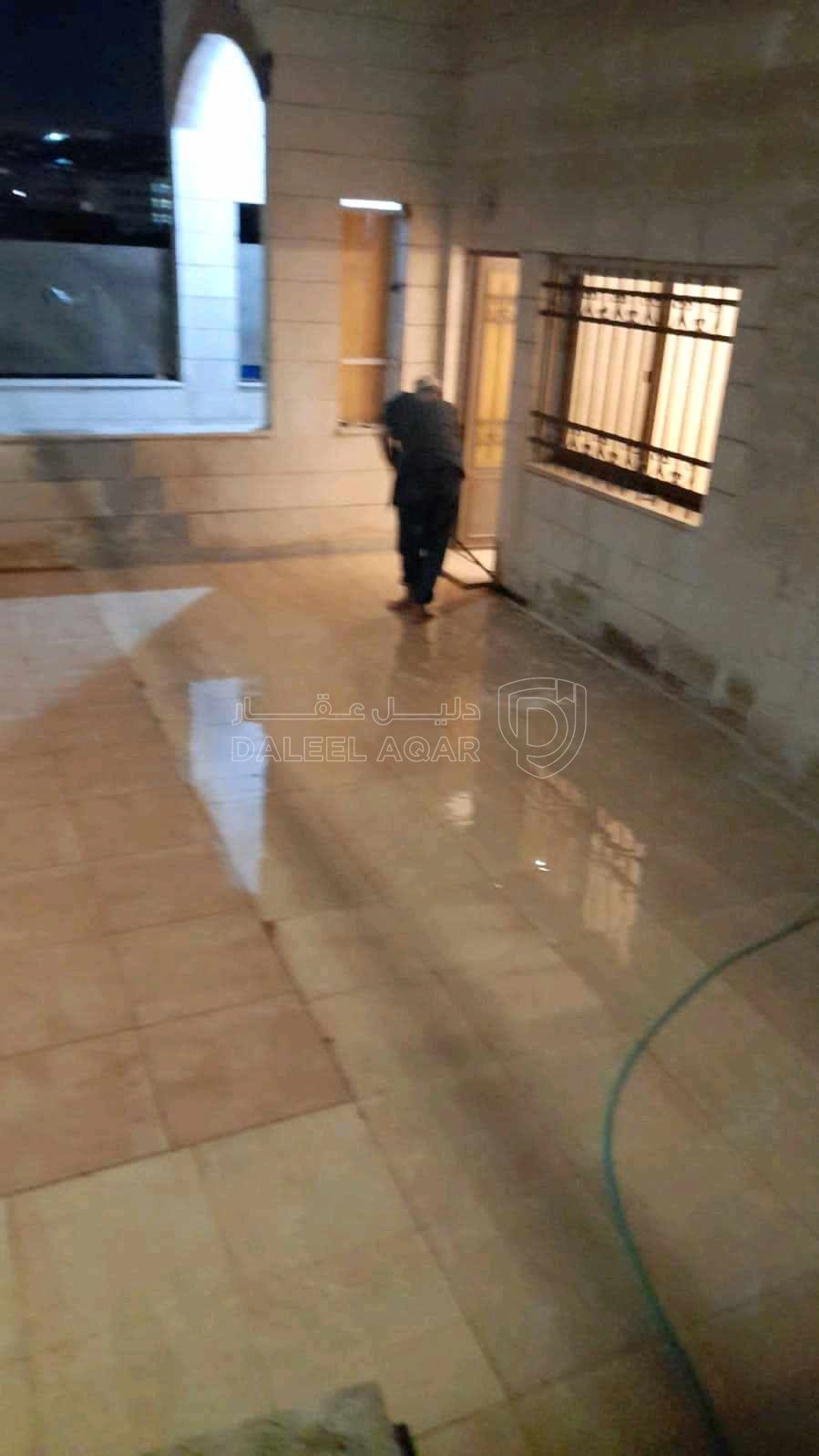 شقة في عمان شارع الاستقلال  - 54,000 دأ - صورة 1