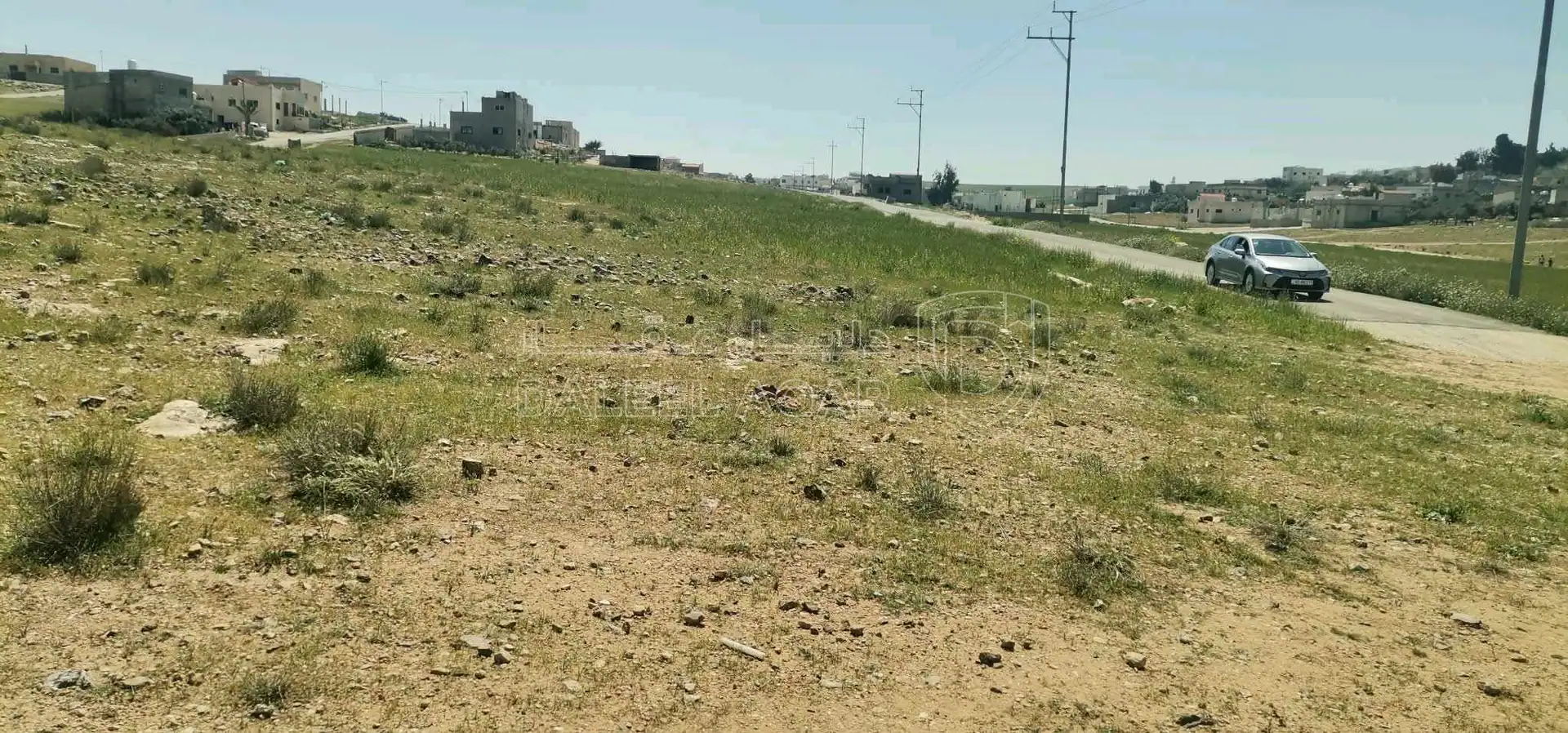أرض في بلدة الحمراء محافظة المفرق ارض سكنية داخل التنظيم  - 15,000 دأ - صورة 1