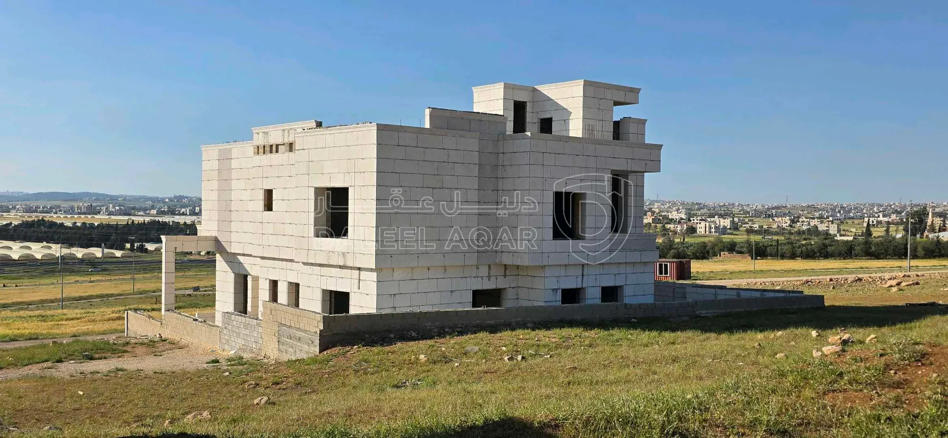 فيلا/منزل في فيلا عظم خلف جامعة الإسراء ٥٠٠ م عن طريق المطار - 300,000 دأ - صورة 11