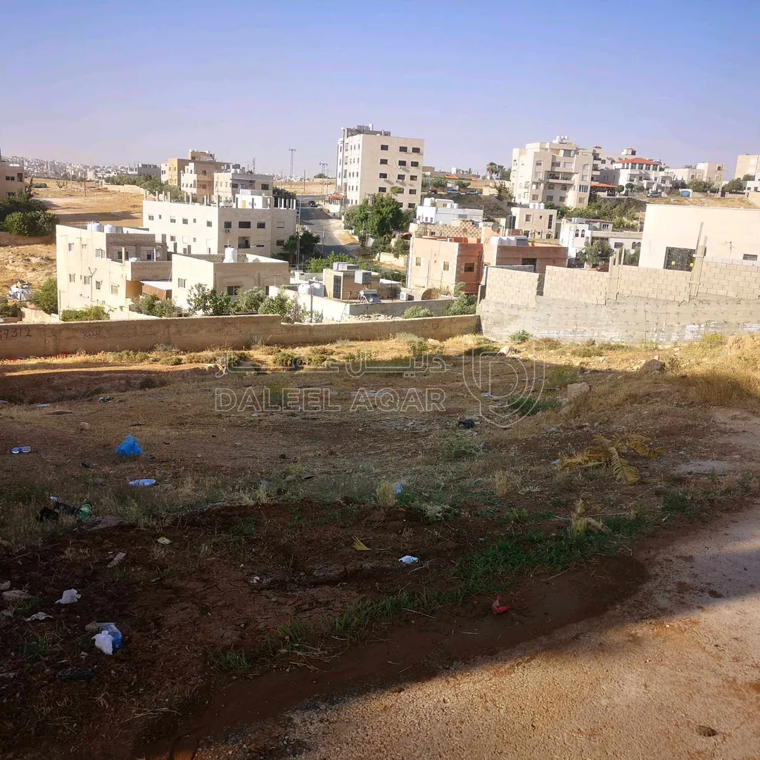 أرض في طريق المطار بقرب منتزه غمدان خلف ملاعب القدم - 225,000 دأ - صورة 1