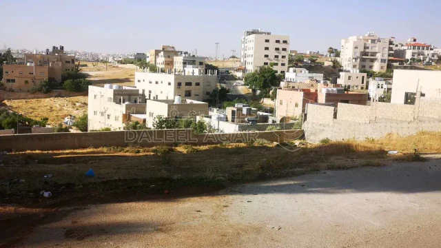 أرض - طريق المطار بقرب منتزه غمدان خلف ملاعب القدم - 225000 دأ