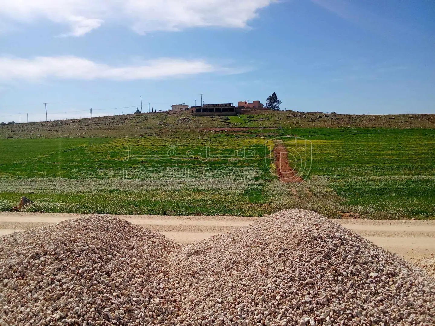 أرض في مادبا قرب الجامعة الامريكية  - 52,500 دأ - صورة 1