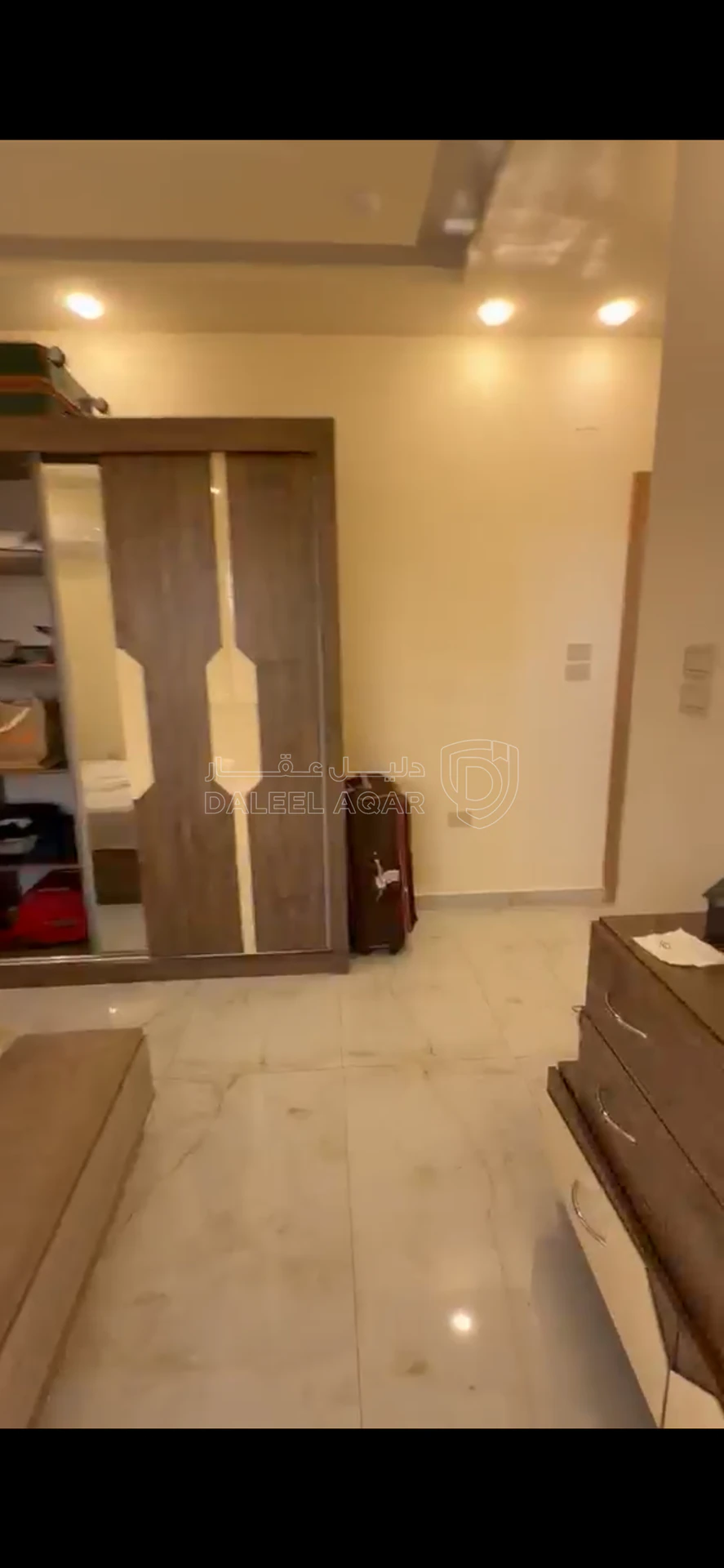 شقة في الحي الشرقي دوار الطياره  - 65,000 دأ - صورة 3