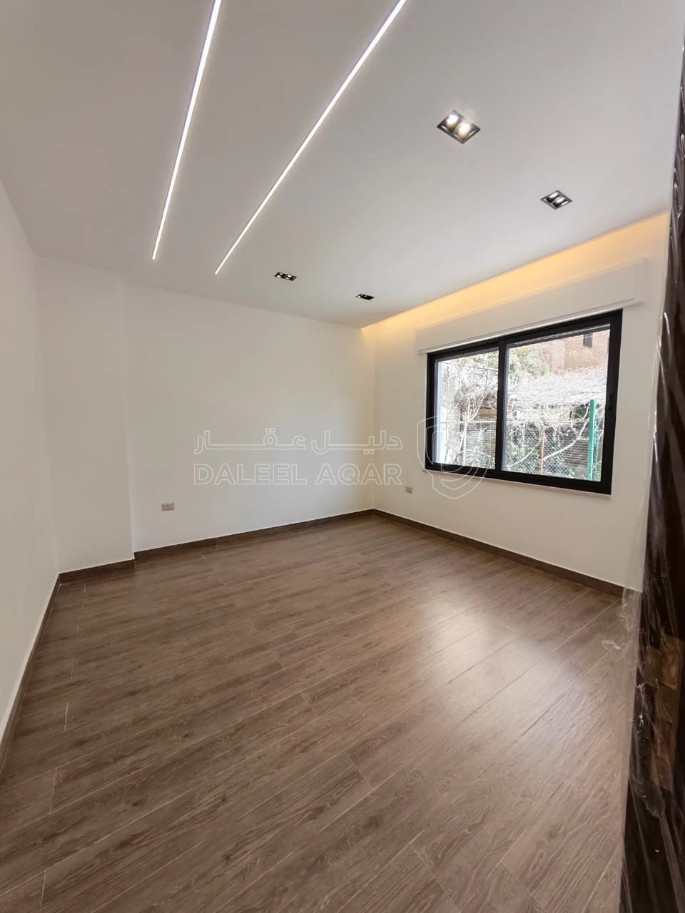 شقة في ام اذينة - شارع الدمام - 228,000 دأ - صورة 1