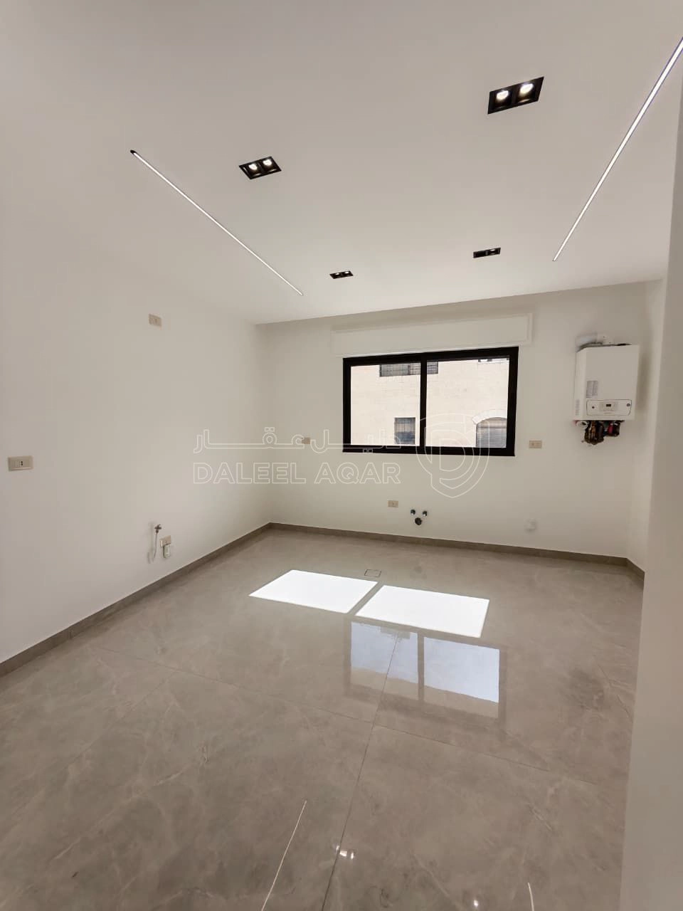 شقة في ام اذينة - شارع الدمام - 228,000 دأ - صورة 1