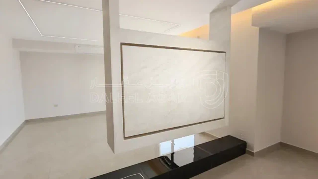 شقة - ام اذينة - شارع الدمام  - 228000 دأ
