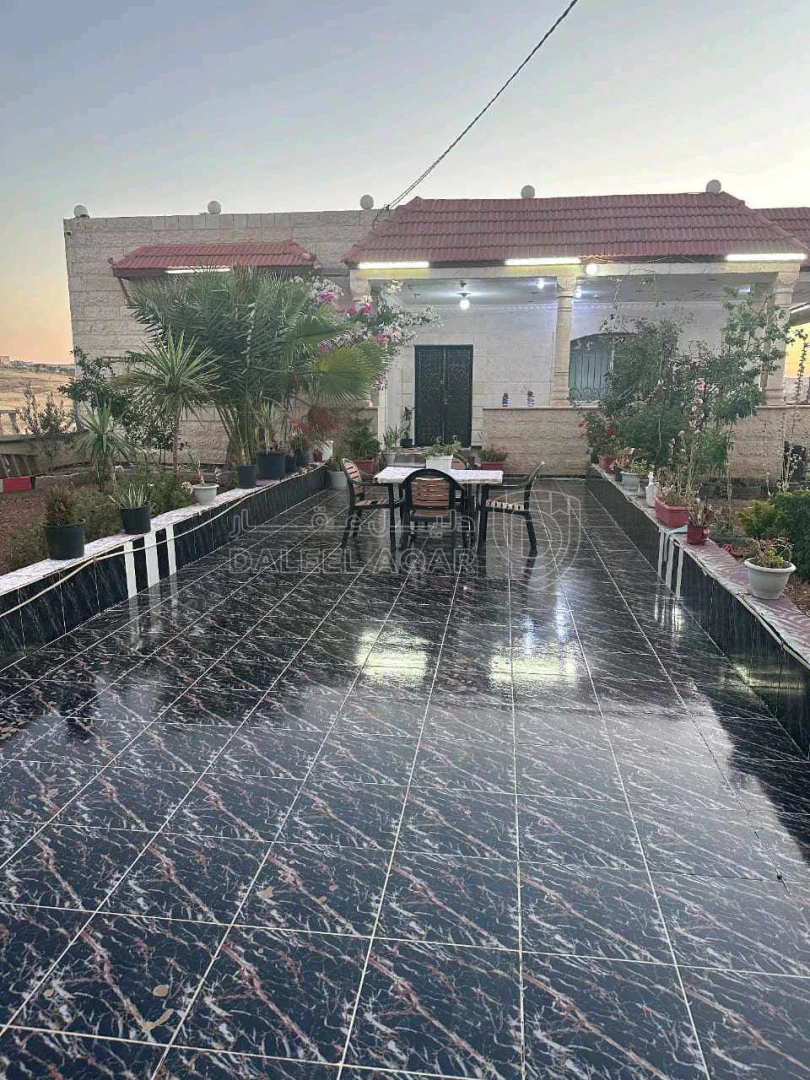فيلا/منزل في المفرق - منشية بني حسن - قرب قصر الدكتور خيرو  - 150,000 دأ - صورة 1