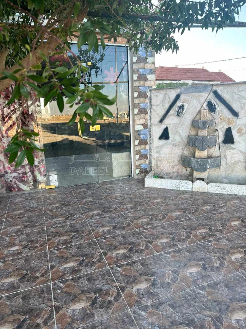فيلا/منزل في المفرق - منشية بني حسن - قرب قصر الدكتور خيرو  - 150,000 دأ - صورة 1