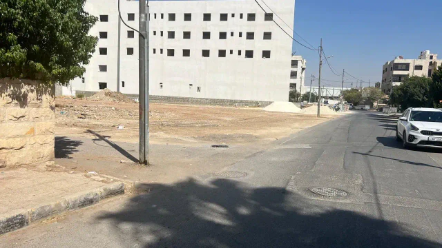أرض - ارض تجاري حي الرونق قرب شركة الحكمة - 525000 دأ