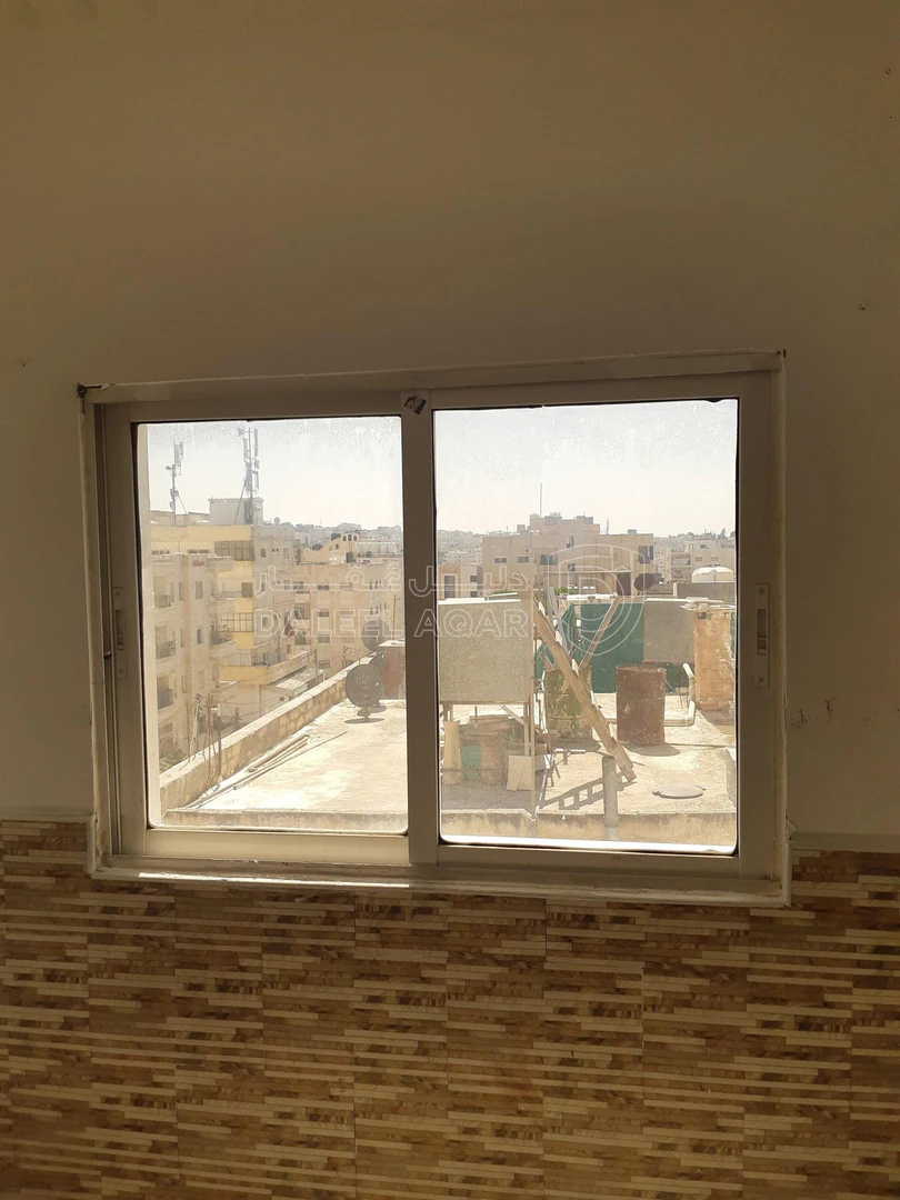 شقة في الحي الجنوبي قرب دوار الجامعة - 25,000 دأ - صورة 1