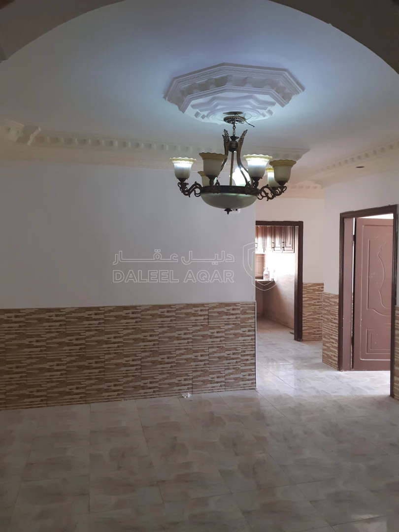 شقة في الحي الجنوبي قرب دوار الجامعة - 25,000 دأ - صورة 1