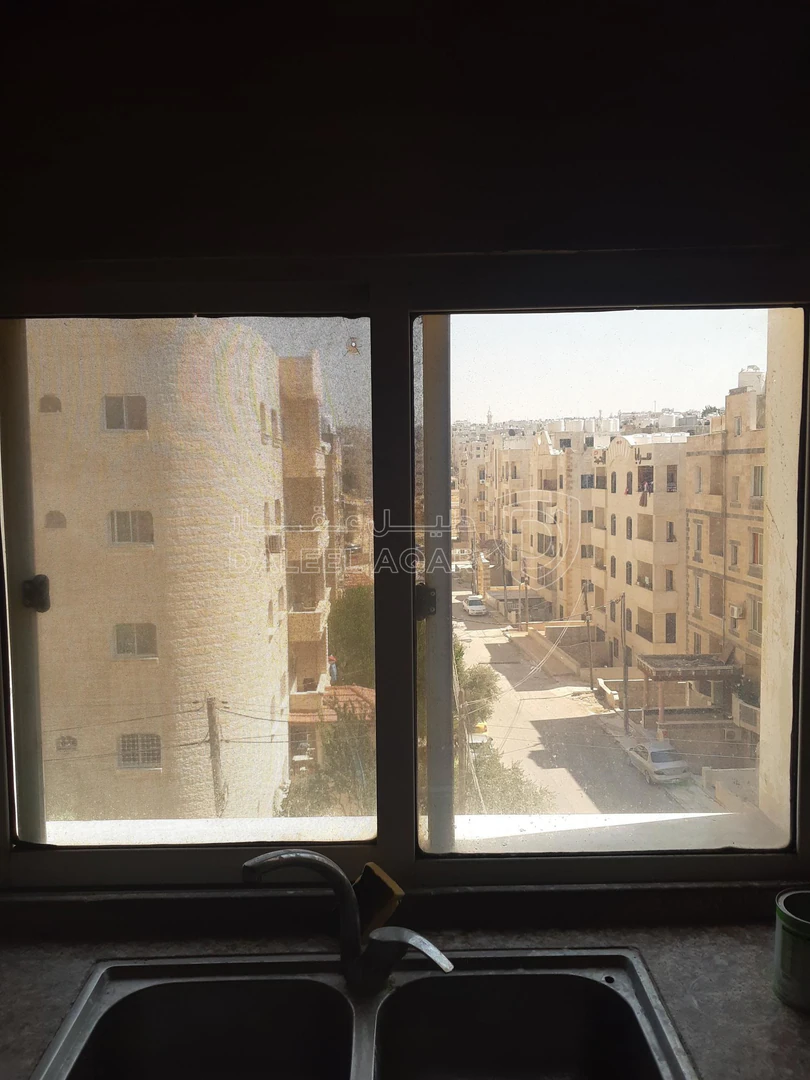 شقة في الحي الجنوبي قرب دوار الجامعة - 25,000 دأ - صورة 1