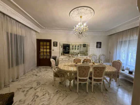 مبنى في الشميساني شارع عبد الوهاب المجالي  - 800,000 دأ - صورة NaN